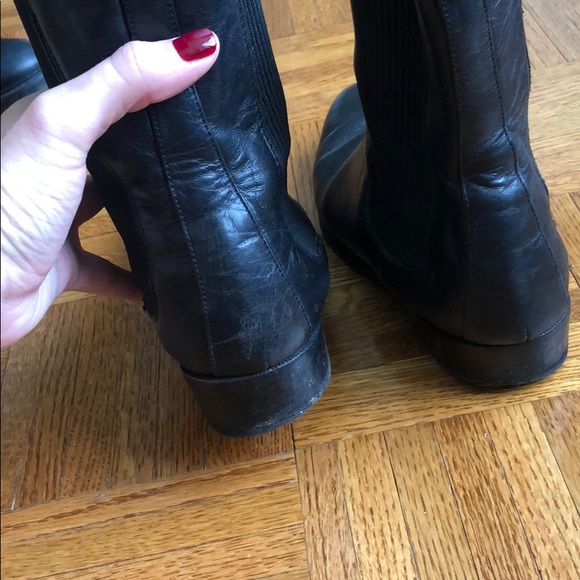 Burberry Chelsea Boot - Picture 7 of 7